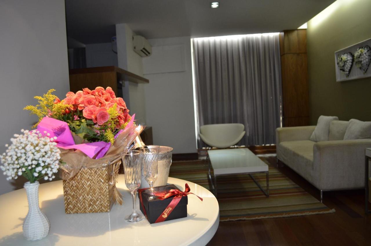 Constantino Hotel E Eventos جويز دي فورا المظهر الخارجي الصورة A living room in a condominium