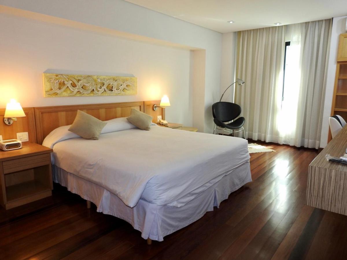 Constantino Hotel E Eventos جويز دي فورا المظهر الخارجي الصورة A bedroom at the hotel