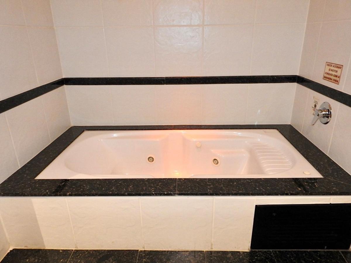 Constantino Hotel E Eventos جويز دي فورا المظهر الخارجي الصورة A modern Japanese bathtub
