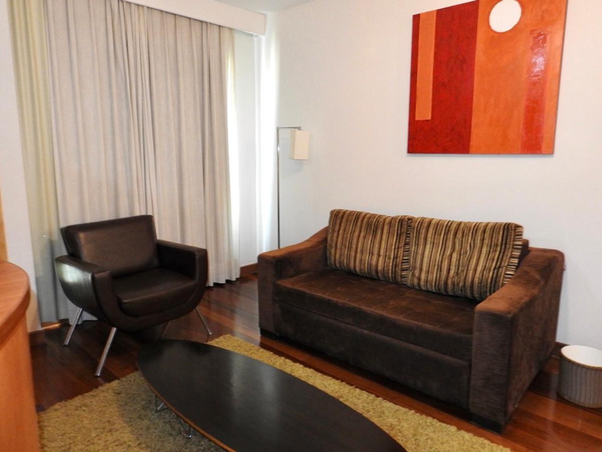 Constantino Hotel E Eventos جويز دي فورا المظهر الخارجي الصورة A living room