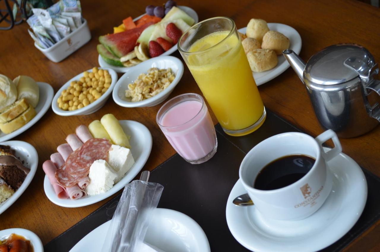 Constantino Hotel E Eventos جويز دي فورا المظهر الخارجي الصورة A typical breakfast in Brazil